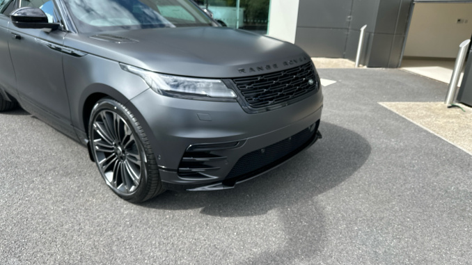 Land Rover Range Rover Velar 3.0 D300 MHEV Belgravia Edition Satin 5dr Auto Diesel Estate - Image 34